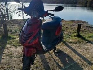 ROODE ZIP SCOTER TE KOOP — SCOOTERS | PIAGGIO — MARKTPLAATS