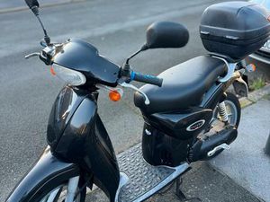APRILIA SCARABEO 50 CCM ROLLER MIT HELMKOFFER