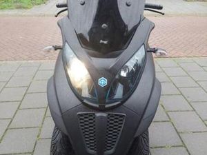 PIAGGIO MP3 MET EXTRA‘S UIT 2012, ZWART — MOTOREN | PIAGGIO — MARKTPLAATS
