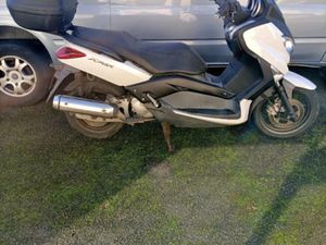 YAMAHA XMAX 125