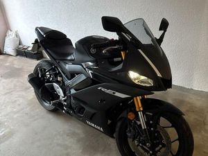 YAMAHA YZF R3 POWER BLACK MIT WEIßE AKZENTEN IN TOP ZUSTAND !
