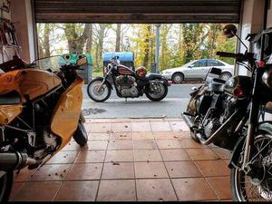 HARLEY DAVIDSON - SPORSTER 883