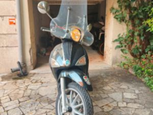 PIAGGIO LIBERTY 125 + BAULETTO + PARABREZZA