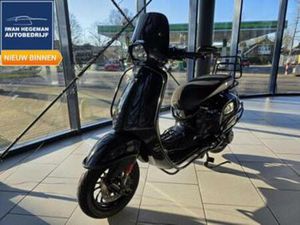 VESPA SPRINT 50 | LAAG WINDSCHERM | ACHTERDRAGER | SIERBEUGE — SCOOTERS | VESPA — MARKTPLAATS