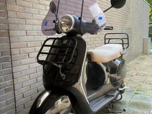 VESPA LX 50 ZWART SNORSCOOTER — SCOOTERS | VESPA — MARKTPLAATS