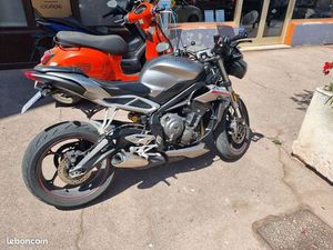 AFFAIRE / TRIUMPH STREET TRIPLE RS