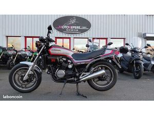 HONDA VF 750 1986=FAIBLE KILOMETRAGE