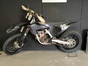 MOTO CROSS HUSQVARNA 250 FC
