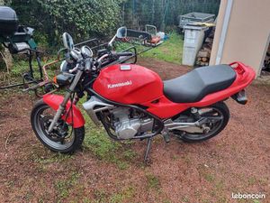 KAWASAKI ER-5 ER5 ER 5■MTT2 DONC NON BRIDÉ. ■VIDANGE, BOUGIE ,FILTRE, KIT CHAÎNE ,NEUF ■PNEU BON ÉTAT. ■CONTROLE TECHNIQUE VIERGE. ■RIEN À PRÉVOIR. ■UN CADEAU P