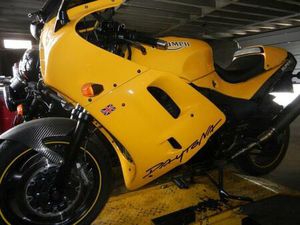 ② MOTOS TRIUMPH 900