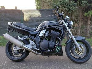 ② SUZUKI BANDIT 1200/2001 AVEC SEULEMENT 6 500 KM DE MORT