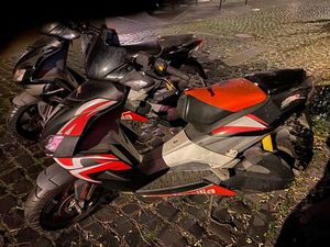 APRILIA SR DITECH FACTORY PURE 2T- EINSPRITZER ROLLER VESPA 50