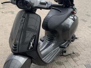 VESPA SPRINT 2V VEEL NIEUW — SCOOTERS | VESPA — MARKTPLAATS