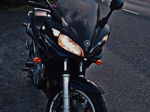 YAMAHA FZS600
