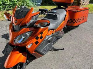 SUZUKI BURGMAN 650 MIT ANHÄNGER EINZELSTÜCK