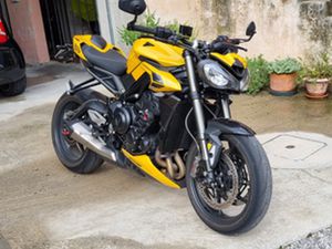 TRIUMPH STREET TRIPLE RS