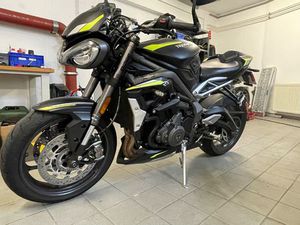TRIUMPH STREET TRIPLE RS