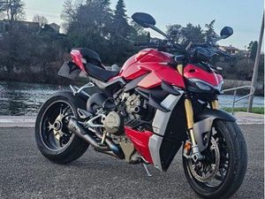 DUCATI STREETFIGHTER V4S AKRAPOVIC