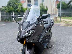 YAMAHA TMAX 560