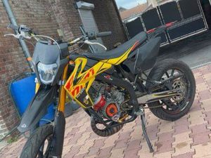 BONJOUR VEND OU ÉCHANGE RIEJU MRT PRO