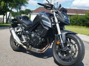 HONDA 750 HORNET RABAISSÉES