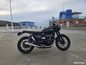 TRIUMPH STREET TWIN