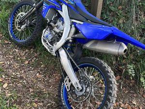 YAMAHA YZ 250 VENDO YZF 250 2021,CON ACCENSIONE ELETTRONICA