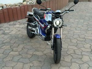 SUPER SOCO TC MAX BLAU SILBER SCHWARZ SO GUT WIE NEU