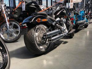 HARLEY DAVIDSON FAT BOY 2020 2000KM NEUZUSTAND