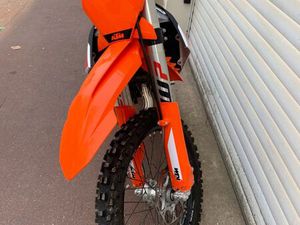 MOTO NEUVE ORANGE KTM