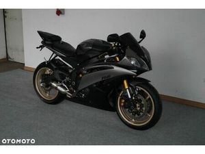 YAMAHA R6