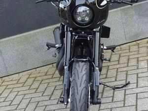 HARLEY DAVIDSON XL 1200 ROADSTER