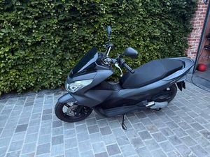 ② HONDA PCX