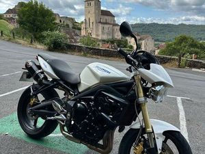 TRIUMPH STREET TRIPLE 675