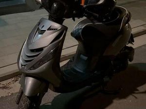 ② PIAGGIO ZIP 4T 50 CC