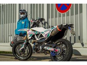 HUSQVARNA 701 SUPERMOTO A2 GEDROSSELT