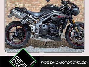 TRIUMPH SPEED TRIPLE RS 1050 2018. FSH. 6465 MILES. TOP SPEC. A BEAUTY WITH EXTRAS. FSH. NICE EXTRAS 1050 CC