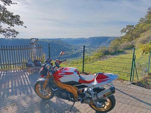 APRILIA TUONO 1000 FACTORY – AKRAPOVIC, ÖHLINS