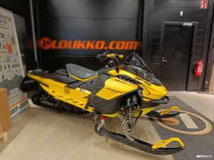 X RS 900 ACE TURBO MOOTTORIKELKKA