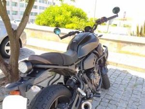 YAMAHA XSR 700 PRETA SANTO ANTÓNIO DOS OLIVAIS