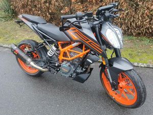 KTM DUKE 125 DRL 2023 MIT AKRAPOVIC