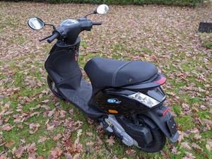 PIAGGIO ZIP 50ER 4T, WIE NEU, WENIG KM