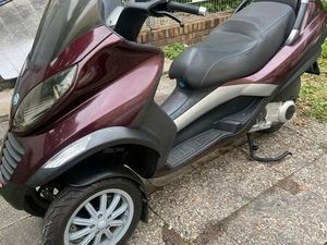PIAGGIO MP 3 250 TÜV 04. 2027