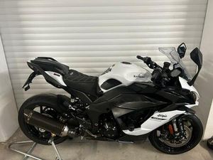 KAWASAKI NINJA 1000 SX MIT ZUBEHÖR