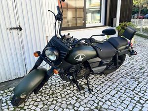 UM RENEGADE COMMANDO 125 CC CARCAVELOS E PAREDE