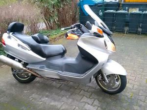 SUZUKI BURGMAN 650, GROßROLLER