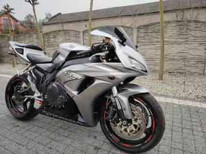 SPRZEDAM HONDA CBR 1000 RR KOLO