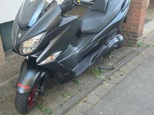 SUZUKI BURGMAN 400 CCM TOP.