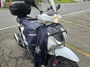 HONDA SH125I ROLLER TOP ZUSTAND, NAVI, WINTERDECKE, TOPCASE