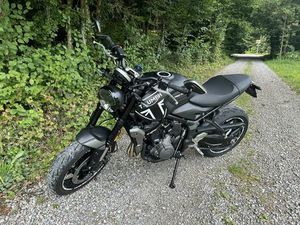 TRIUMPH TRIDENT 2022, NEUWERTIG